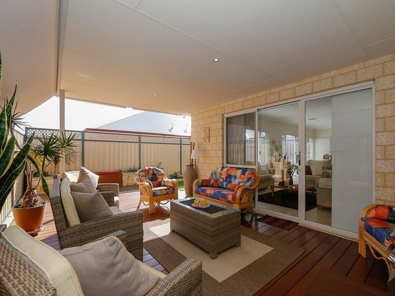 21 Finke Bend, Yanchep WA 6035