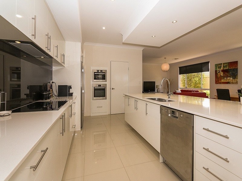 14 Seabird Bend, Jindalee WA 6036