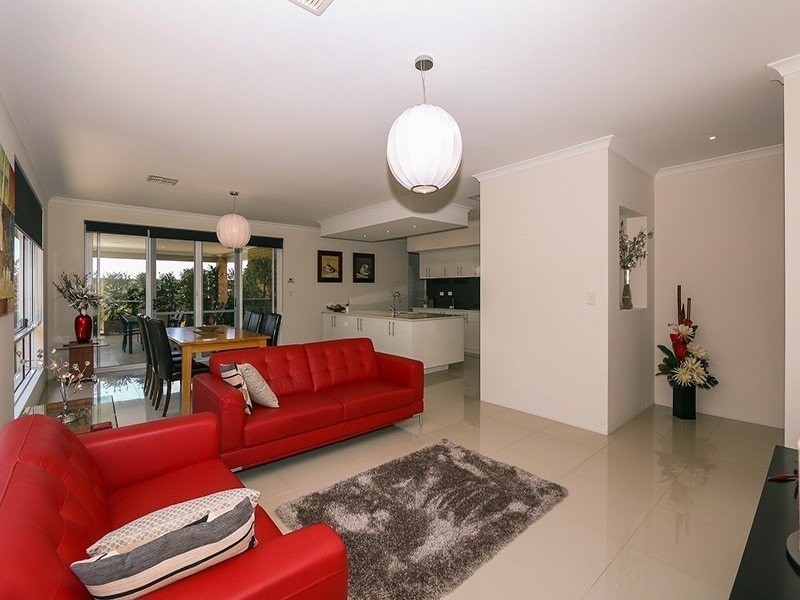 14 Seabird Bend, Jindalee WA 6036