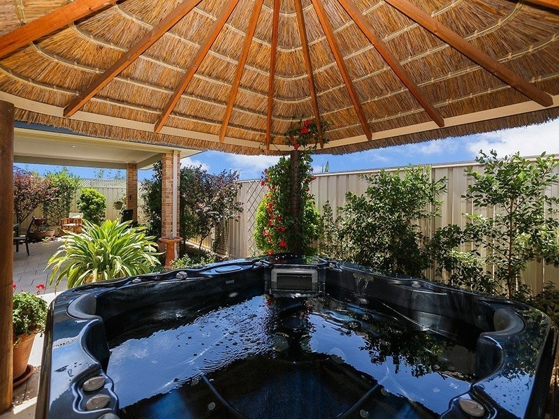 14 Seabird Bend, Jindalee WA 6036