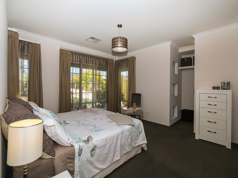 14 Seabird Bend, Jindalee WA 6036