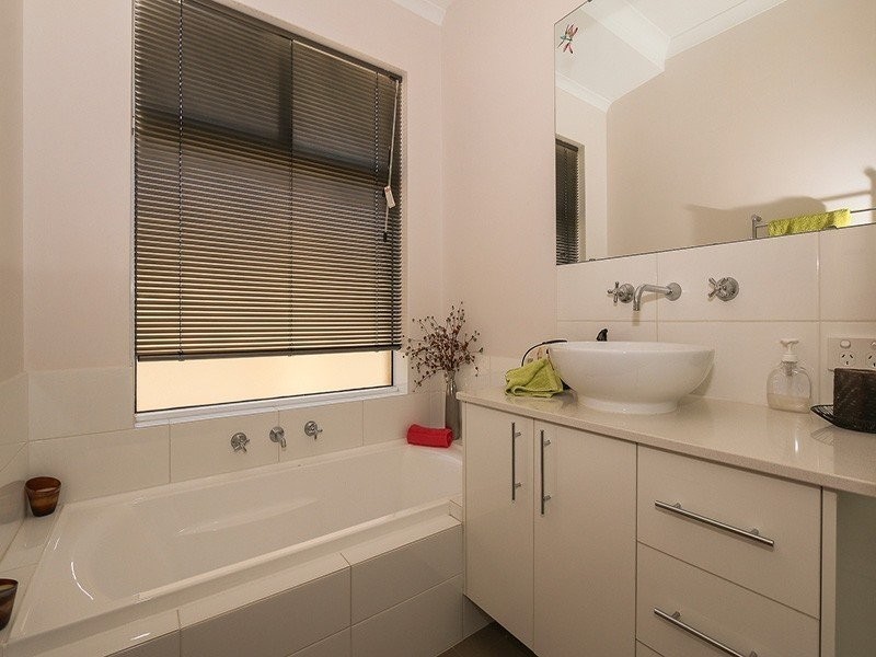 14 Seabird Bend, Jindalee WA 6036