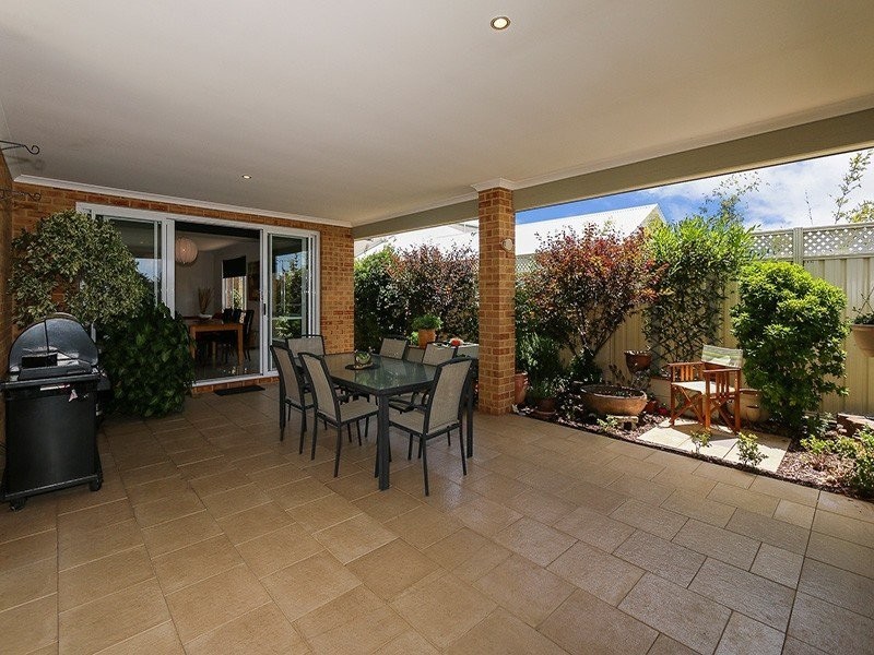 14 Seabird Bend, Jindalee WA 6036