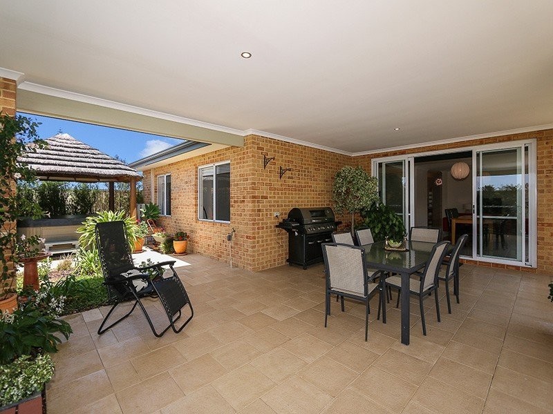 14 Seabird Bend, Jindalee WA 6036
