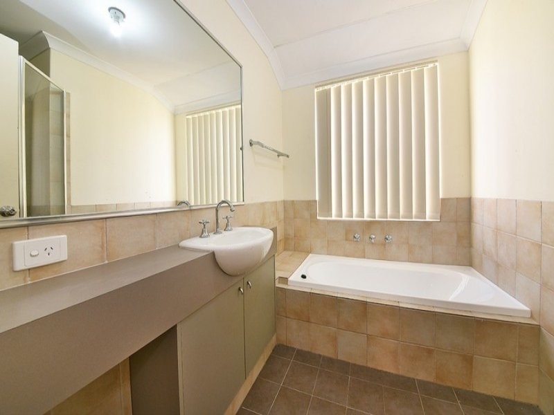 34 Ammanford Crescent, Butler WA 6036