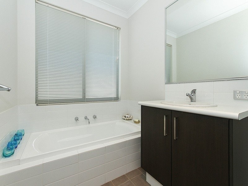 25 Barquentine Avenue, Jindalee WA 6036