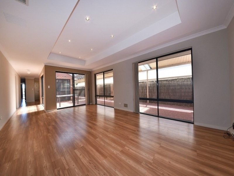 6 Kahana Parkway, Butler WA 6036