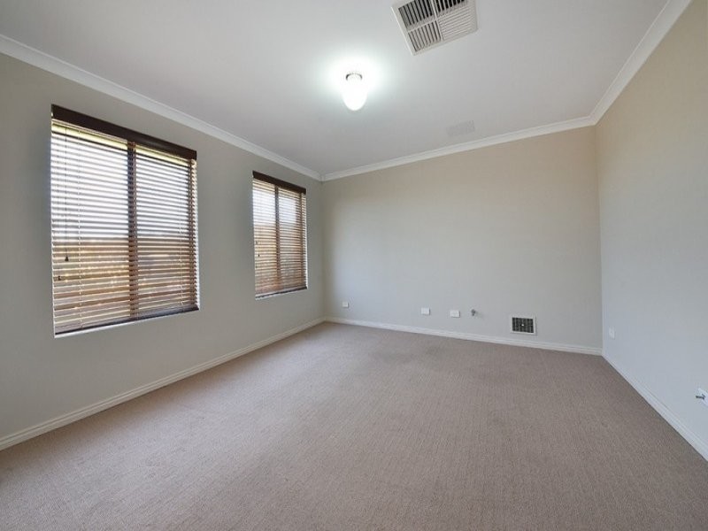 6 Kahana Parkway, Butler WA 6036