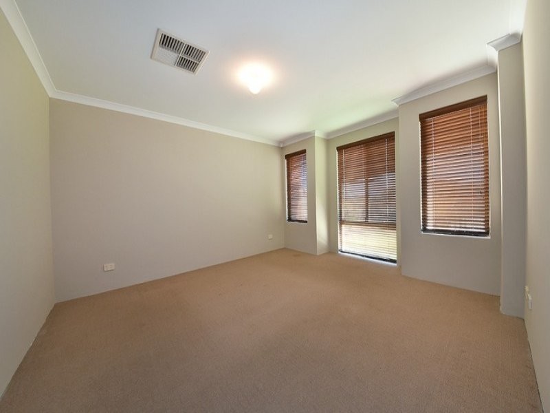 6 Kahana Parkway, Butler WA 6036