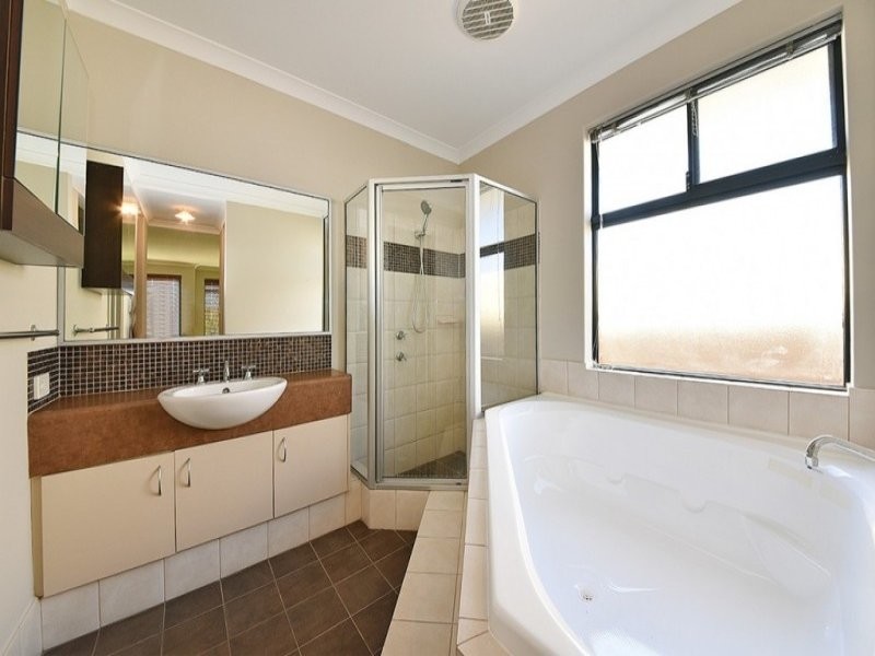 6 Kahana Parkway, Butler WA 6036