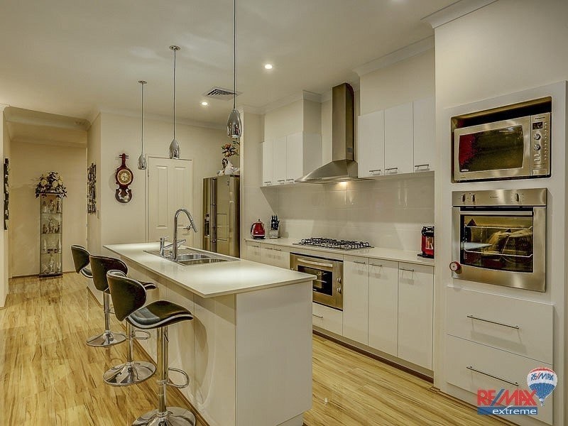 11 Tinsel Street, Yanchep WA 6035