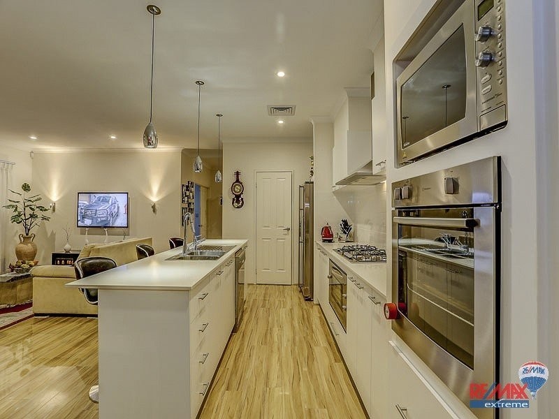 11 Tinsel Street, Yanchep WA 6035