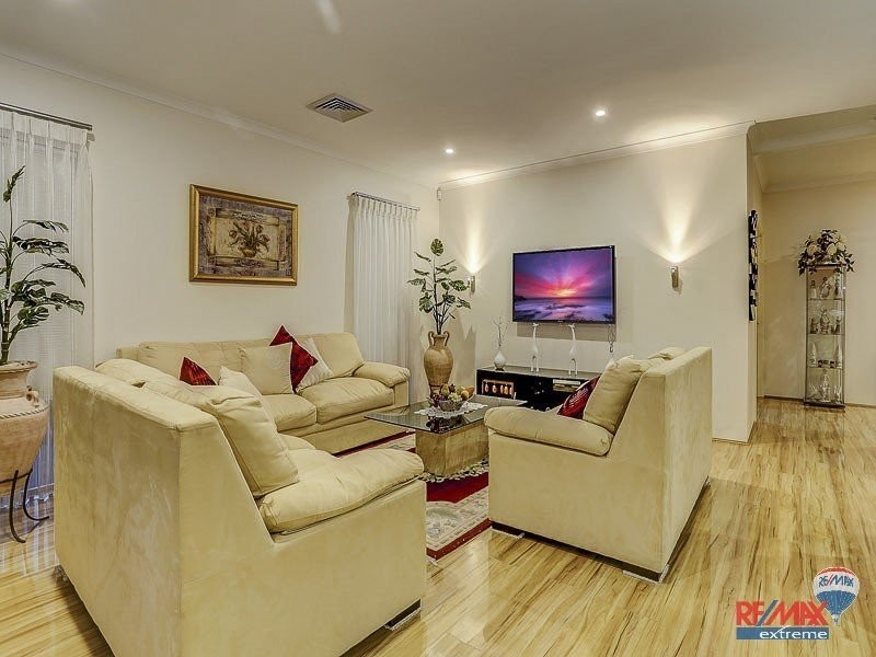 11 Tinsel Street, Yanchep WA 6035