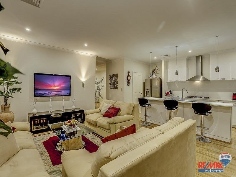 11 Tinsel Street, Yanchep WA 6035