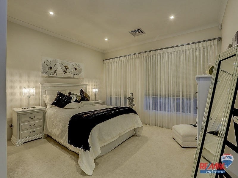 11 Tinsel Street, Yanchep WA 6035