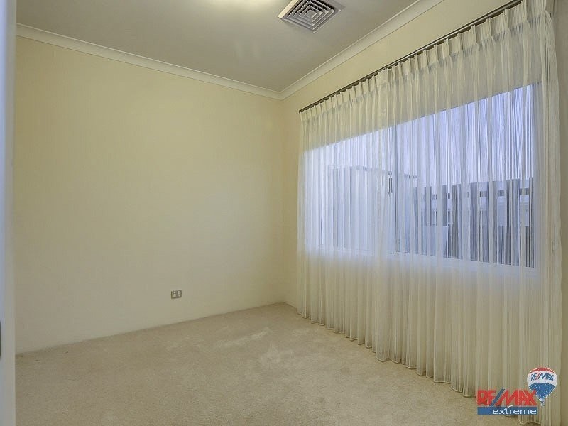 11 Tinsel Street, Yanchep WA 6035