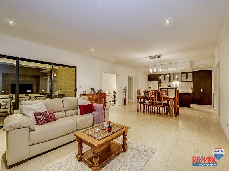 194 Lagoon Drive, Yanchep WA 6035