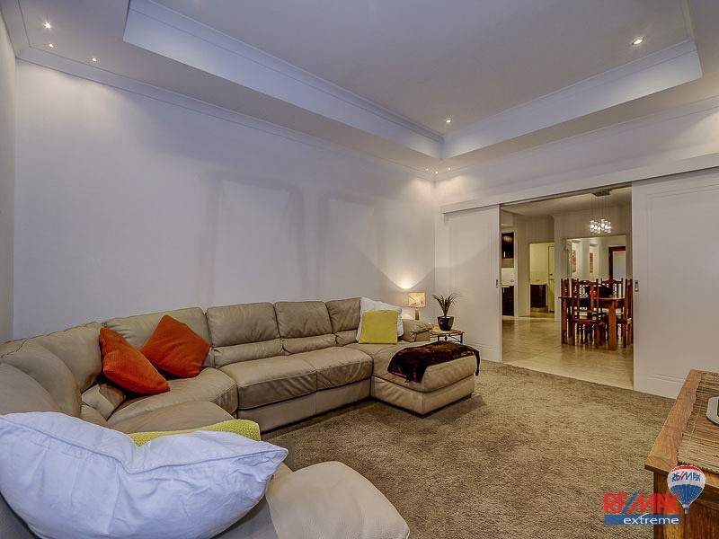 194 Lagoon Drive, Yanchep WA 6035