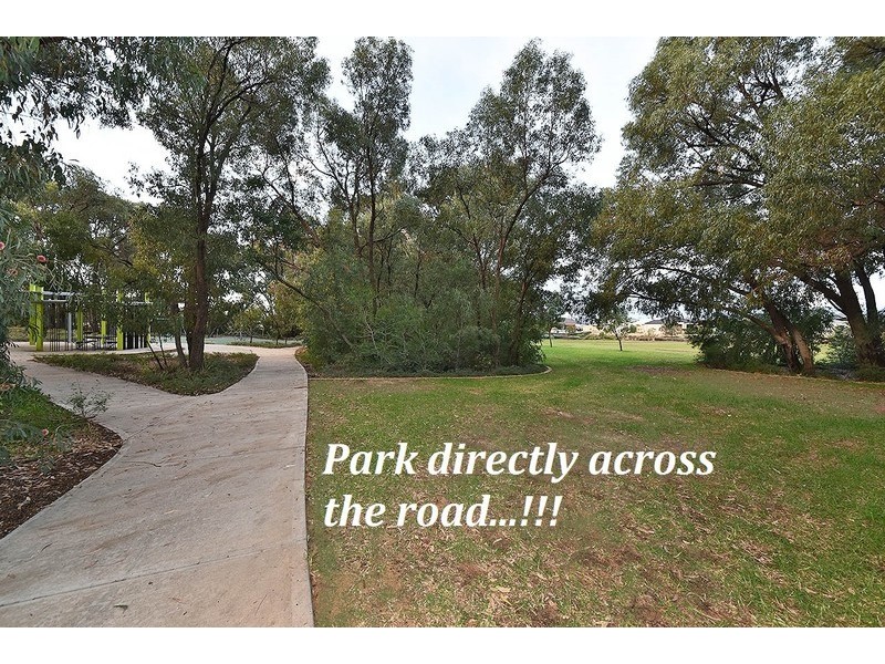 33 Newbliss Gardens, Butler WA 6036