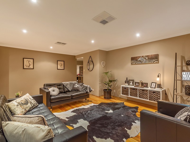 11 Mulgrave Loop, Mindarie WA 6030