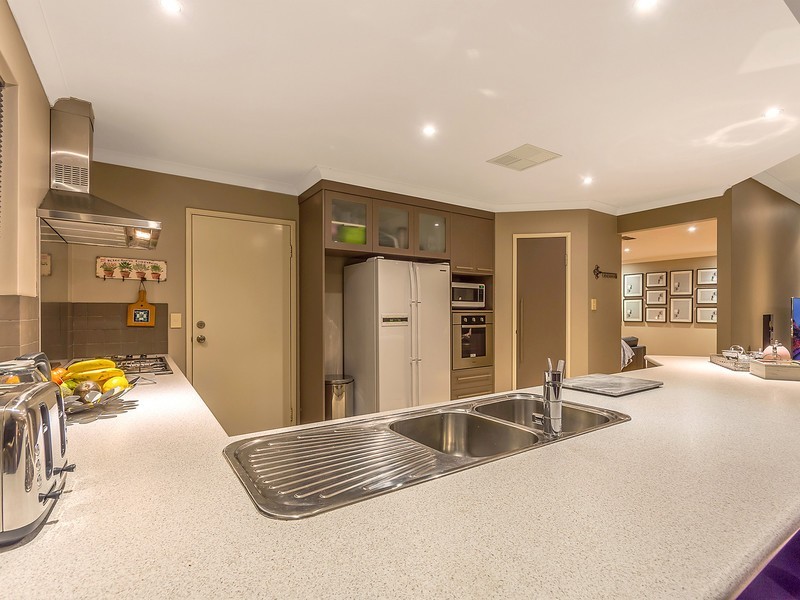 11 Mulgrave Loop, Mindarie WA 6030