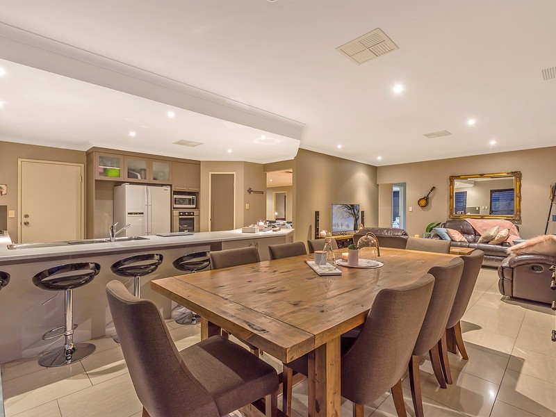 11 Mulgrave Loop, Mindarie WA 6030