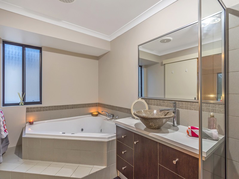 11 Mulgrave Loop, Mindarie WA 6030