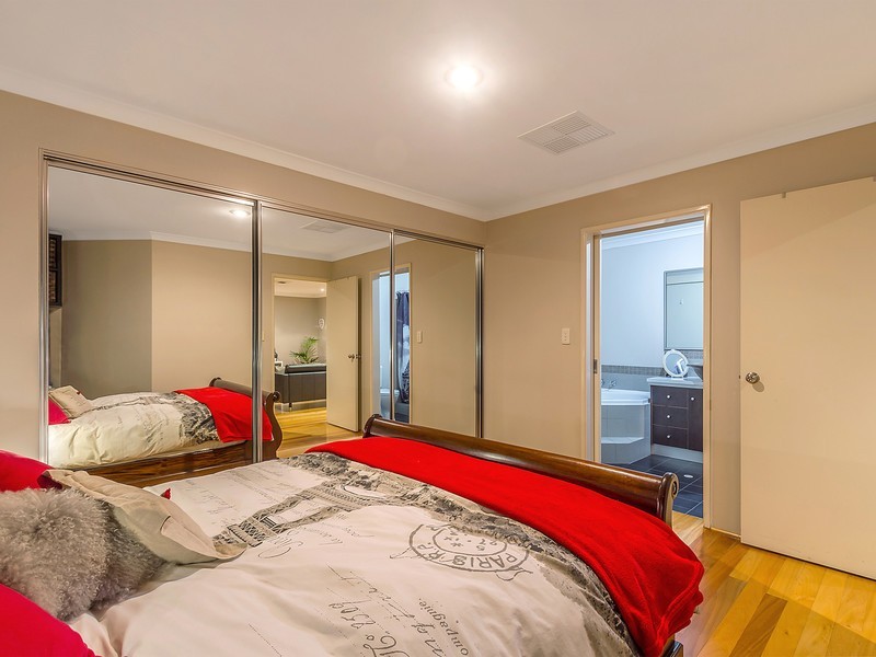 11 Mulgrave Loop, Mindarie WA 6030