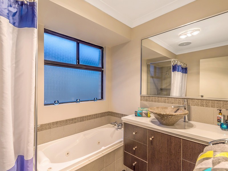 11 Mulgrave Loop, Mindarie WA 6030