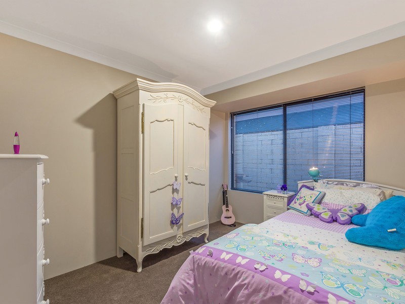 11 Mulgrave Loop, Mindarie WA 6030