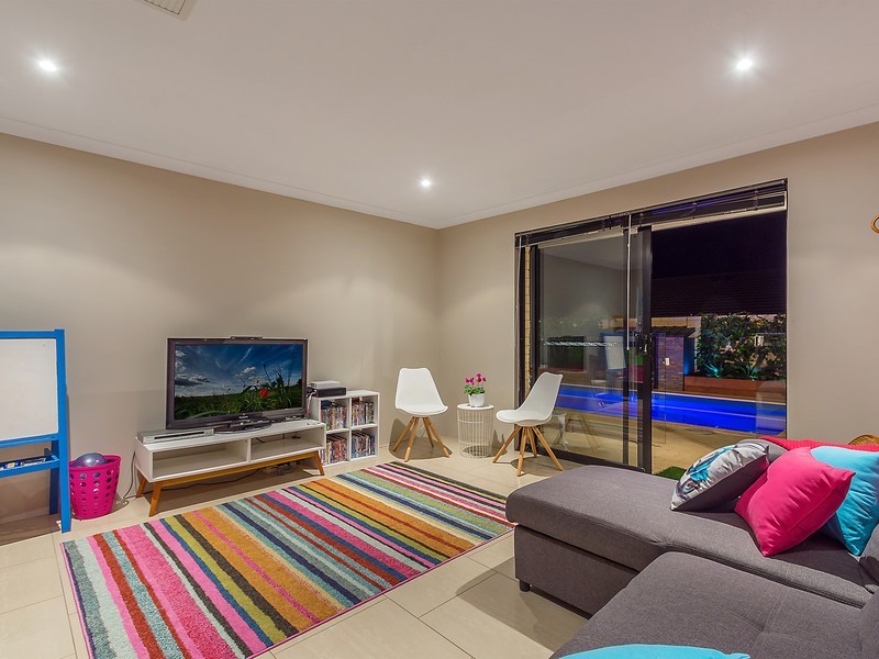 11 Mulgrave Loop, Mindarie WA 6030