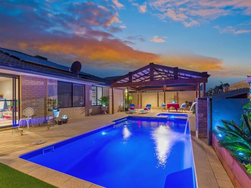 11 Mulgrave Loop, Mindarie WA 6030