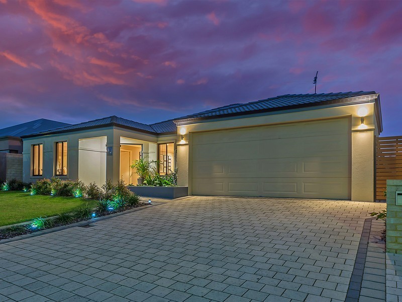 11 Mulgrave Loop, Mindarie WA 6030