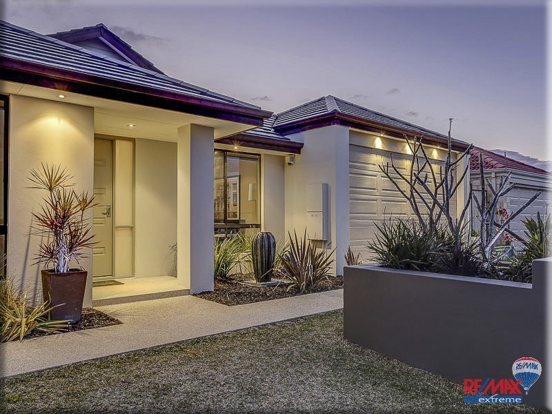 15 Stanbroke Turn, Carramar WA 6031