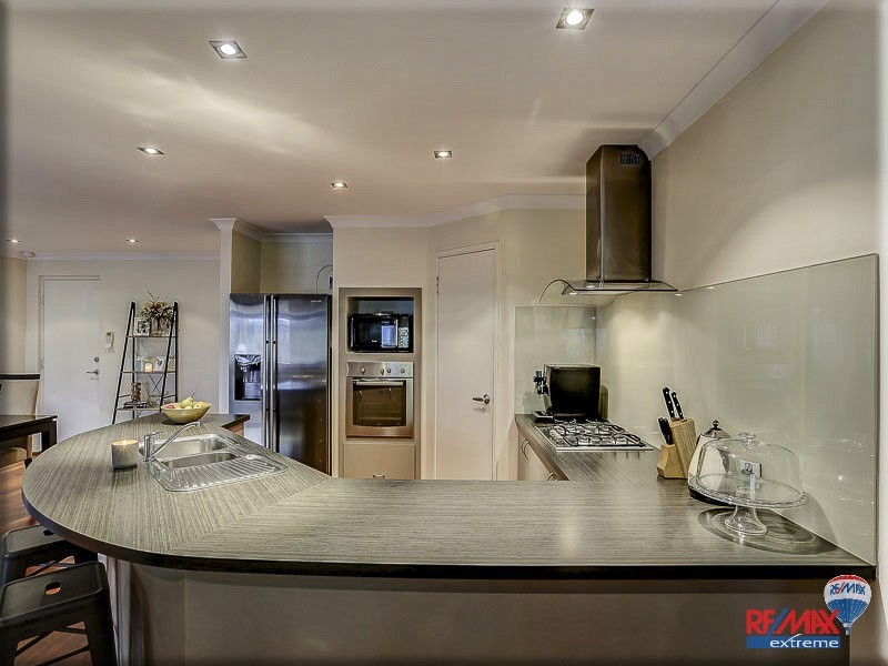 15 Stanbroke Turn, Carramar WA 6031