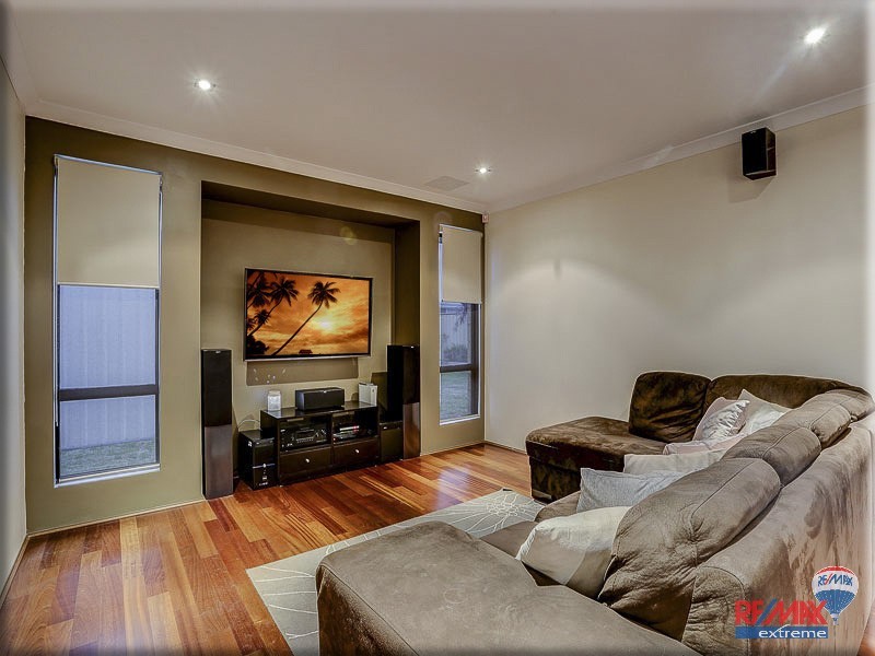 15 Stanbroke Turn, Carramar WA 6031