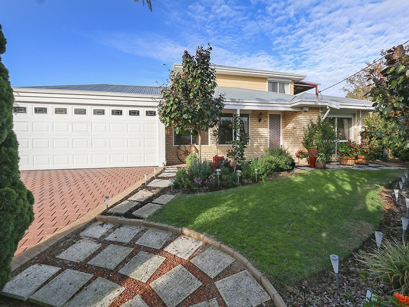 12 Vaughey Road, Quinns Rocks WA 6030
