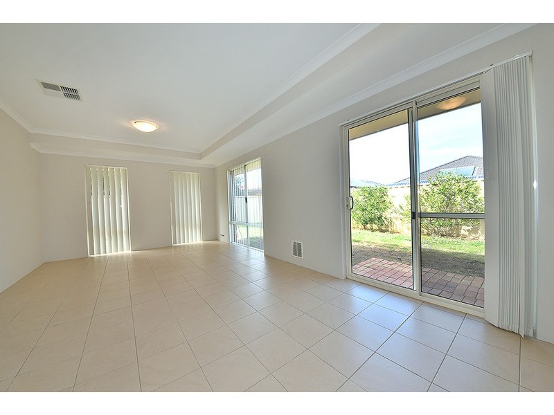 21 Ammanford Crescent, Butler WA 6036