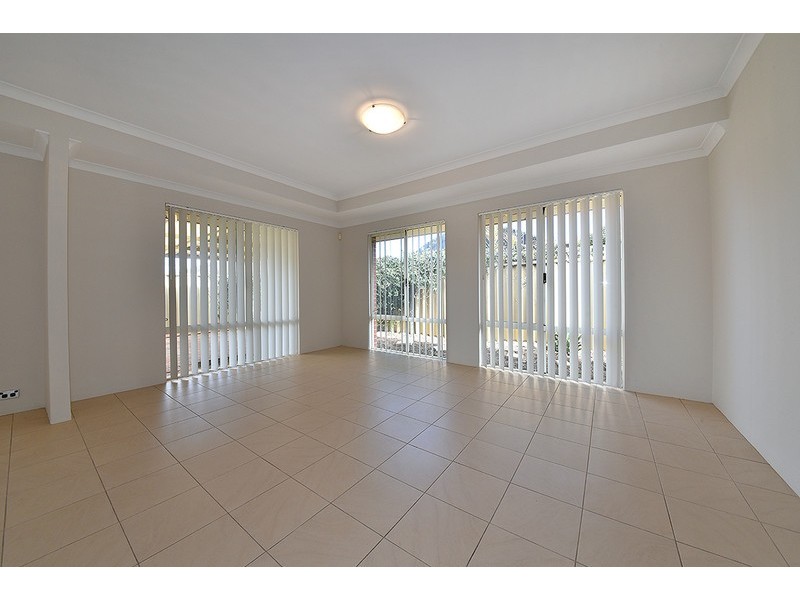 21 Ammanford Crescent, Butler WA 6036