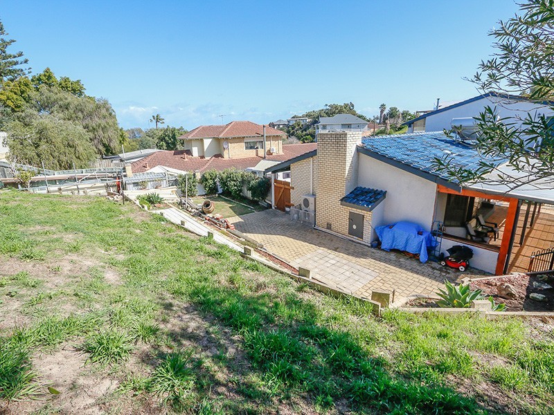 16 Robinson Avenue, Quinns Rocks WA 6030