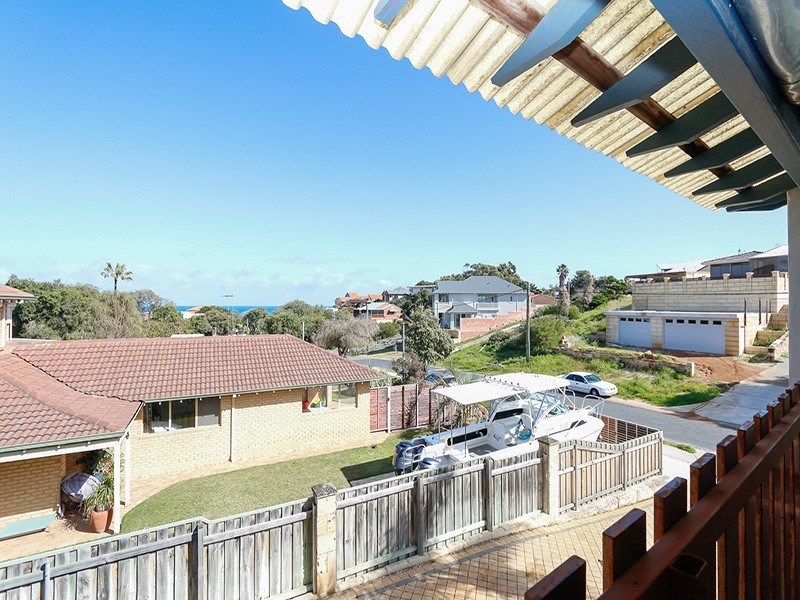 16 Robinson Avenue, Quinns Rocks WA 6030