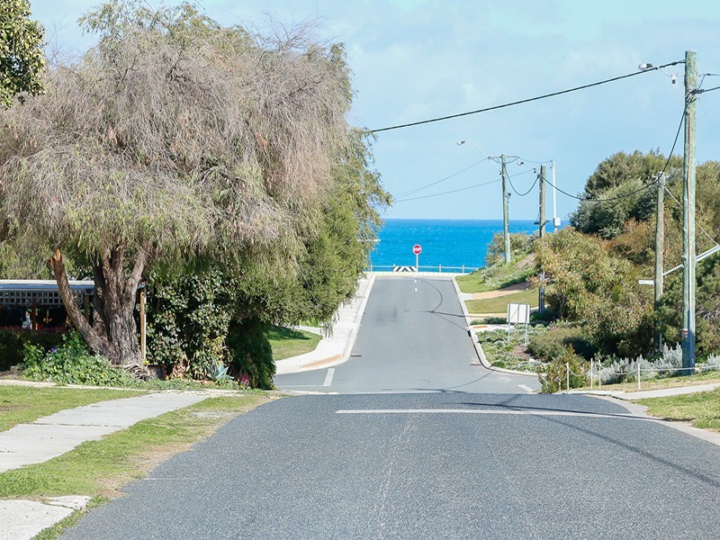 16 Robinson Avenue, Quinns Rocks WA 6030