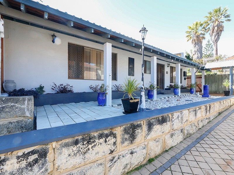 16 Robinson Avenue, Quinns Rocks WA 6030