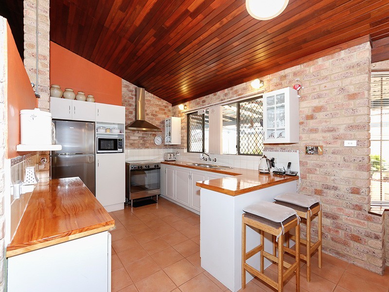 16 Robinson Avenue, Quinns Rocks WA 6030