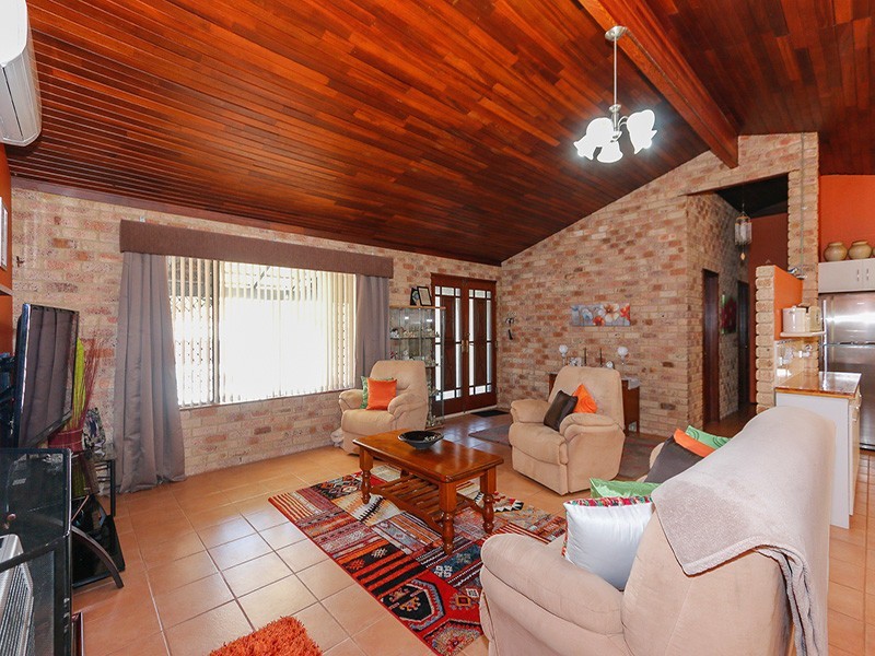 16 Robinson Avenue, Quinns Rocks WA 6030