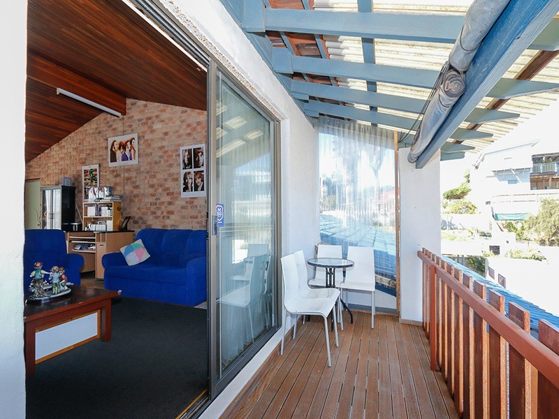16 Robinson Avenue, Quinns Rocks WA 6030