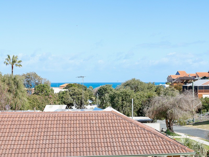 16 Robinson Avenue, Quinns Rocks WA 6030