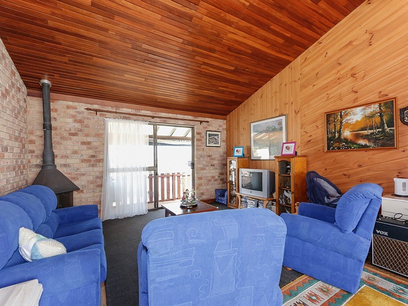 16 Robinson Avenue, Quinns Rocks WA 6030
