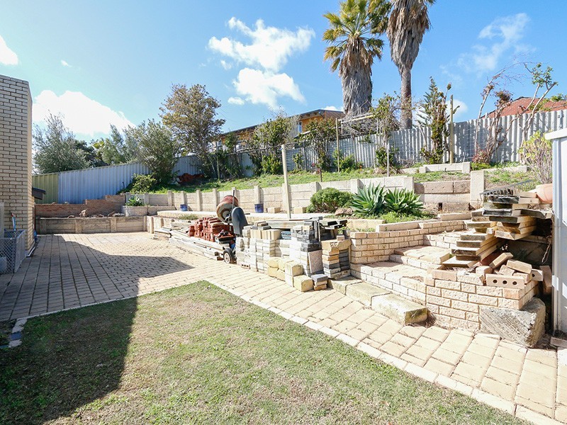 16 Robinson Avenue, Quinns Rocks WA 6030