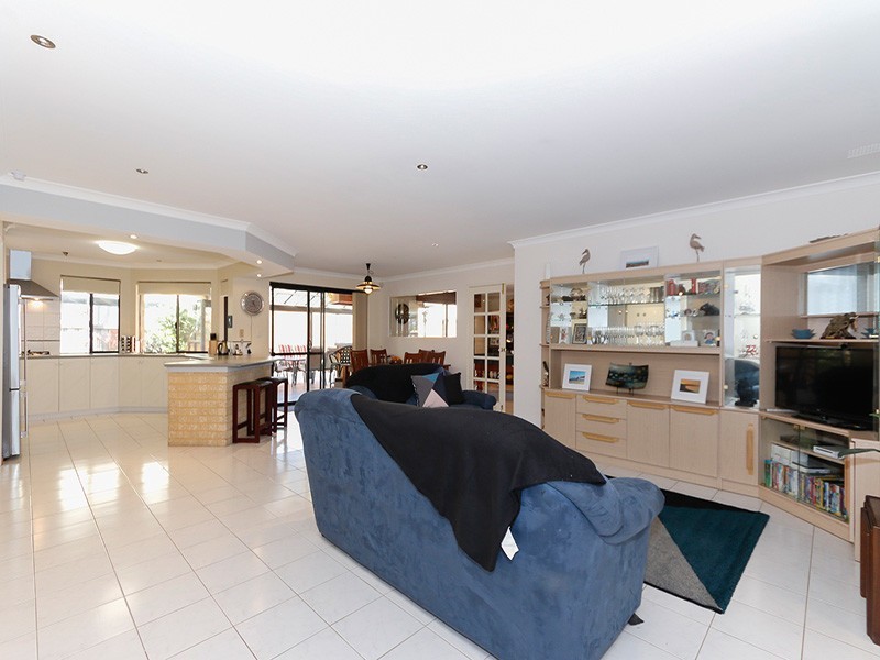 68 Dartmouth Circle, Quinns Rocks WA 6030